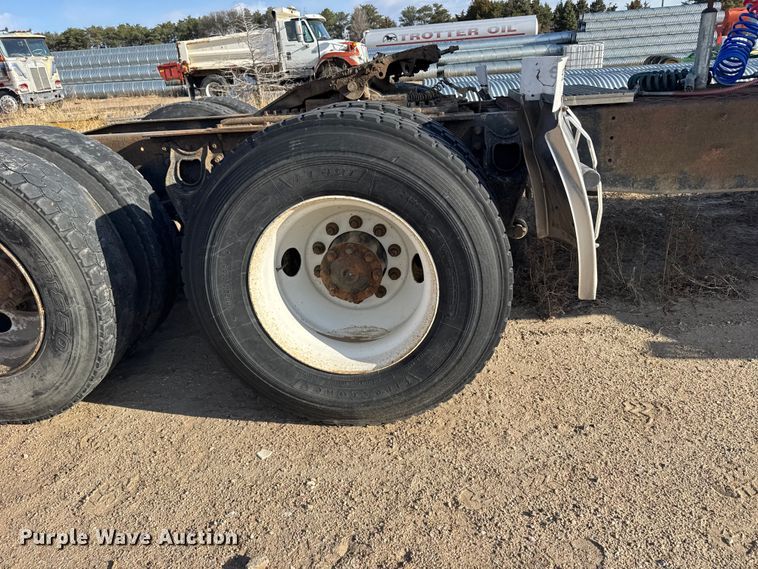 image for item FB7148 1994 International 9400 semi truck