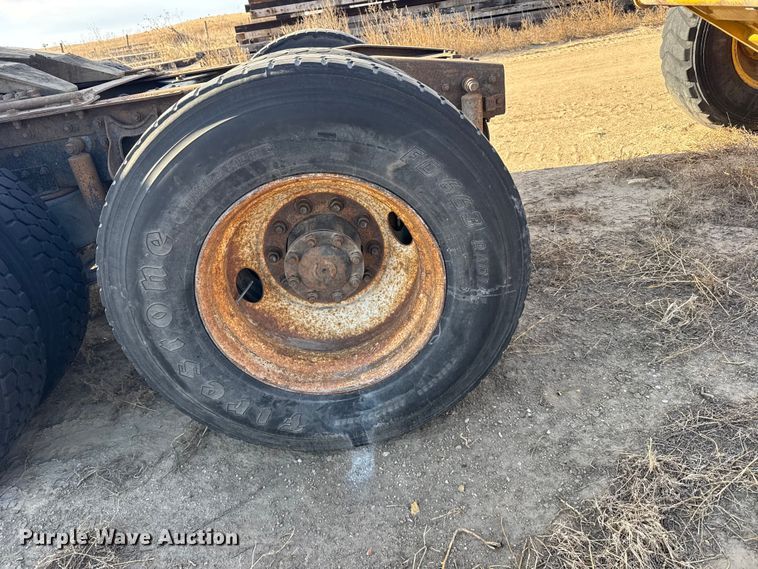 image for item FB7148 1994 International 9400 semi truck