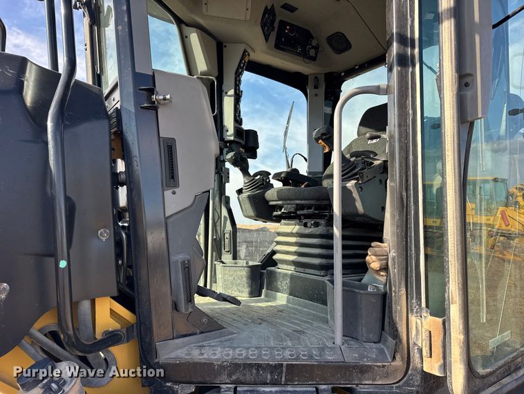 image for item FB7149 2015 Caterpillar 12M3 motor grader