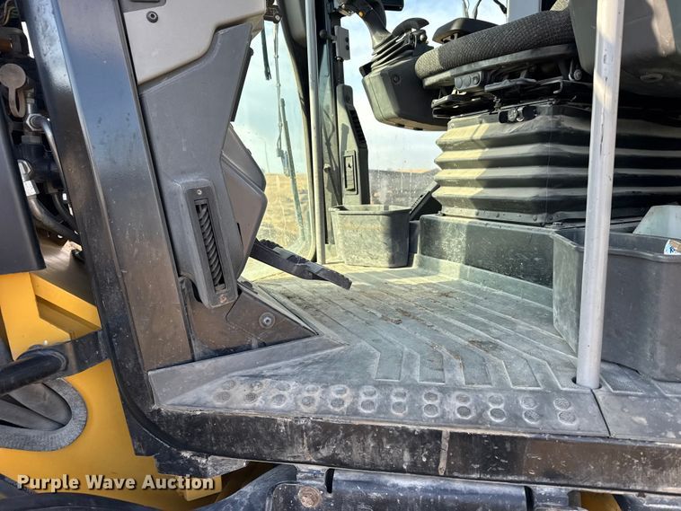 image for item FB7149 2015 Caterpillar 12M3 motor grader