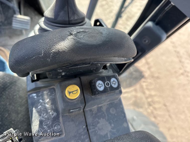 image for item FB7149 2015 Caterpillar 12M3 motor grader