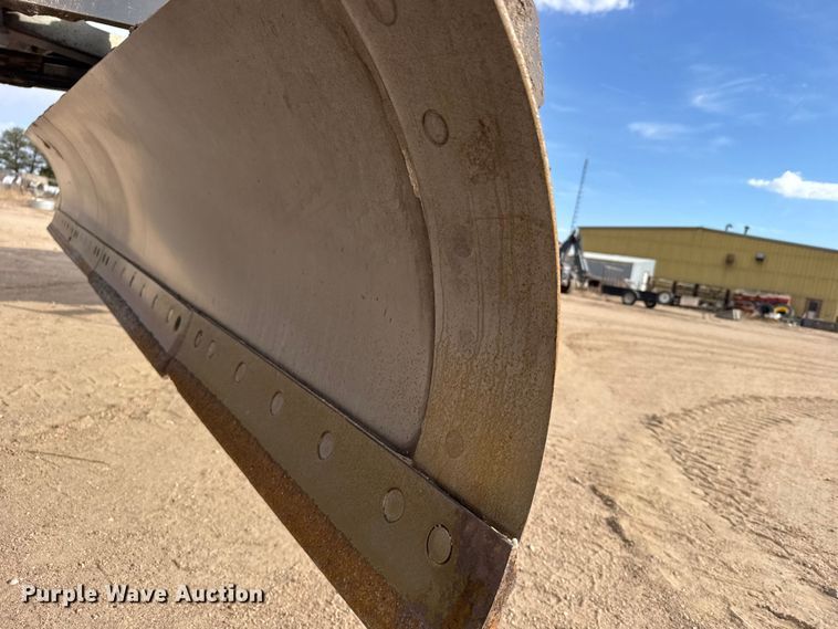 image for item FB7150 2014 John Deere 670G motor grader