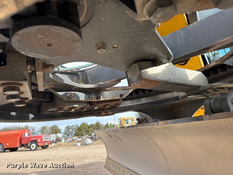 image for item FB7150 2014 John Deere 670G motor grader