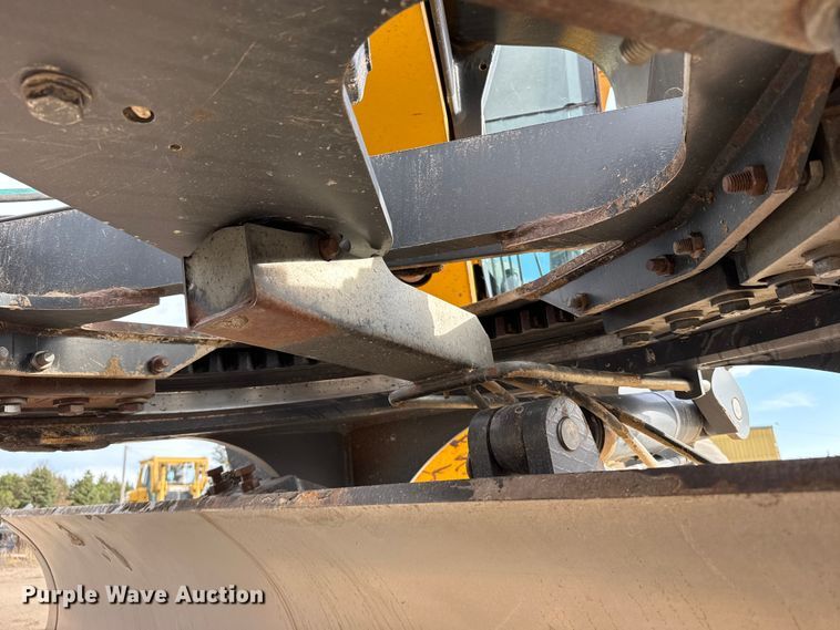 image for item FB7150 2014 John Deere 670G motor grader