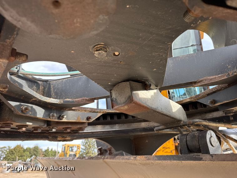 image for item FB7150 2014 John Deere 670G motor grader