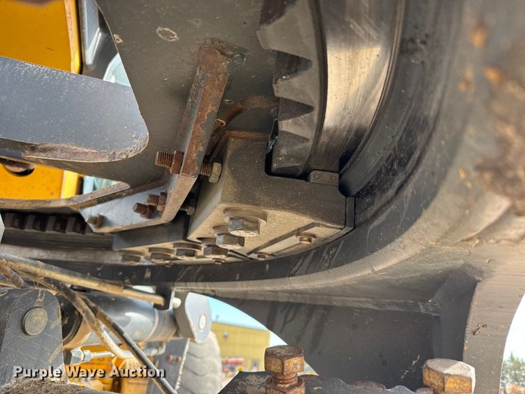 image for item FB7150 2014 John Deere 670G motor grader