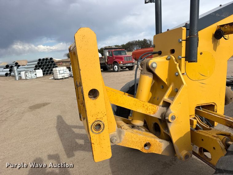 image for item FB7150 2014 John Deere 670G motor grader