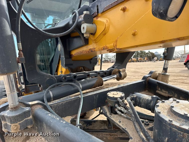 image for item FB7150 2014 John Deere 670G motor grader