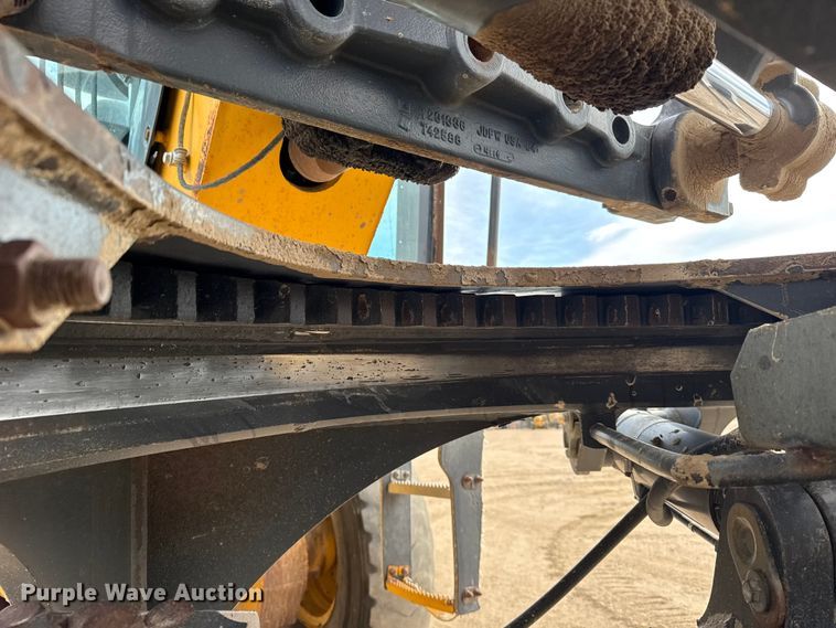 image for item FB7150 2014 John Deere 670G motor grader