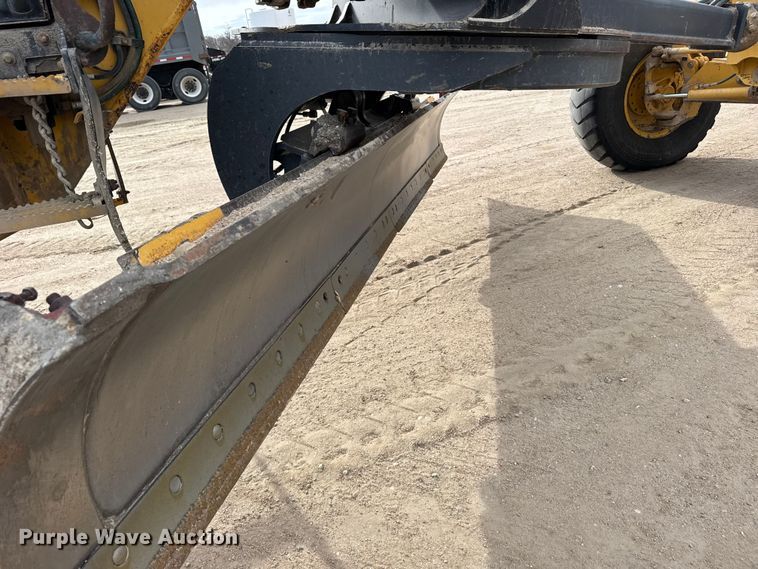 image for item FB7150 2014 John Deere 670G motor grader