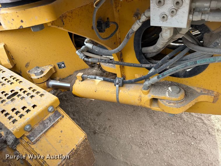 image for item FB7150 2014 John Deere 670G motor grader