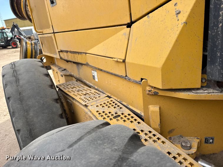 image for item FB7150 2014 John Deere 670G motor grader