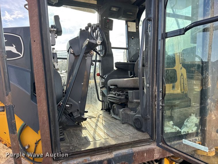 image for item FB7150 2014 John Deere 670G motor grader