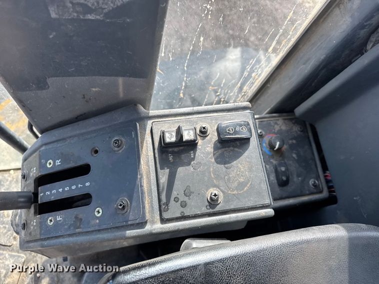 image for item FB7150 2014 John Deere 670G motor grader