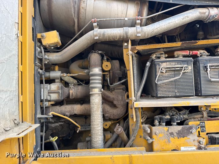 image for item FB7150 2014 John Deere 670G motor grader