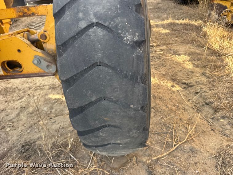 image for item FB7150 2014 John Deere 670G motor grader