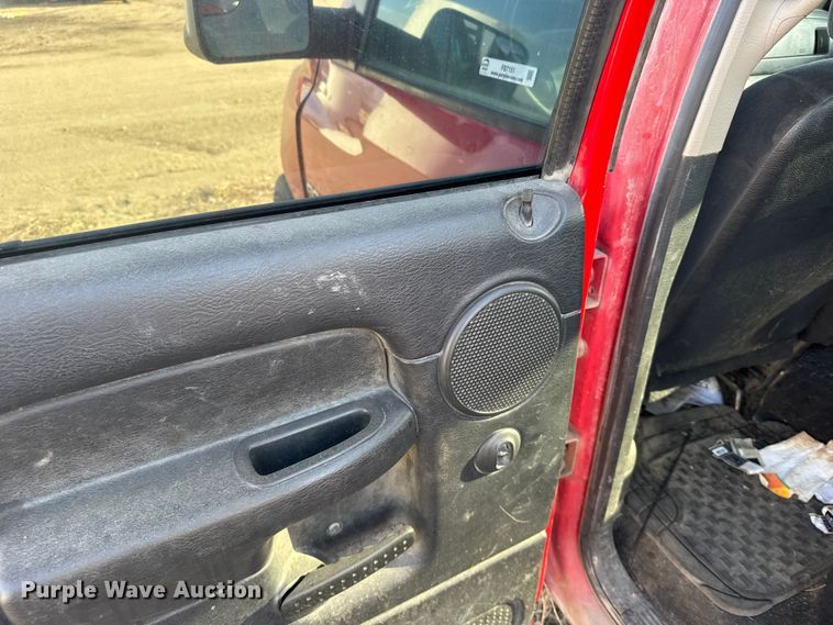 image for item FB7151 2003 Dodge Ram 1500 Ext. Cab pickup truck