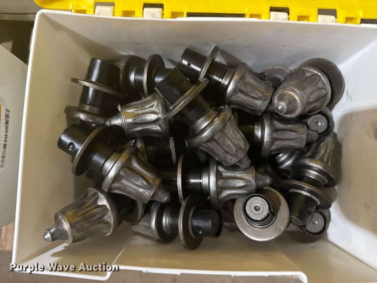 image for item FB7152 (12) Caterpillar 533-5760 reclaimer bits