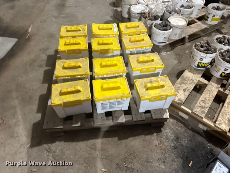image for item FB7152 (12) Caterpillar 533-5760 reclaimer bits