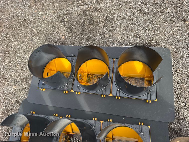 image for item FB7158 Traffic signals