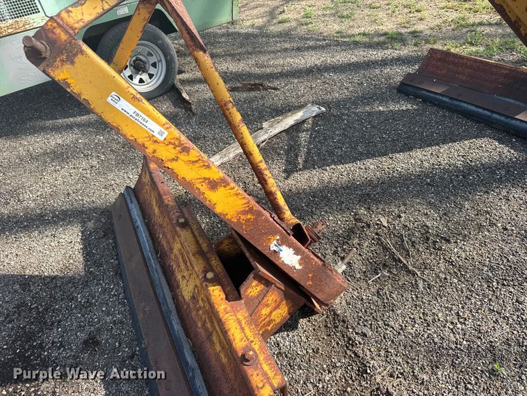 image for item FB7164 Blade