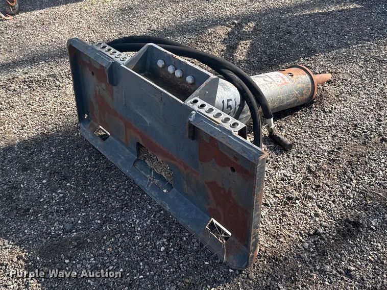 image for item FB7165 2012 Bobcat HB 880 skid steer breaker