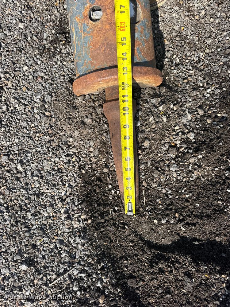 image for item FB7165 2012 Bobcat HB 880 skid steer breaker