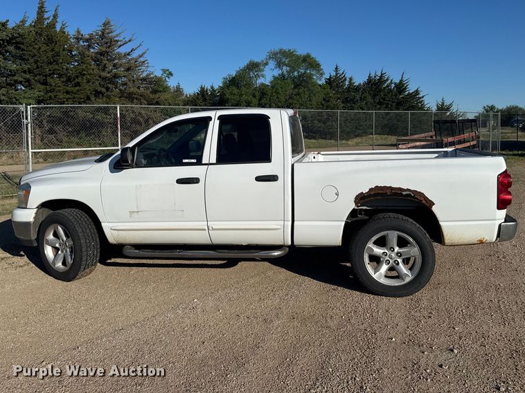 image for item FB7186 2007 Dodge Ram 1500 Ext. Cab pickup truck