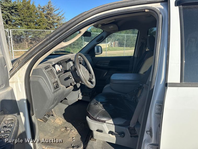 image for item FB7186 2007 Dodge Ram 1500 Ext. Cab pickup truck
