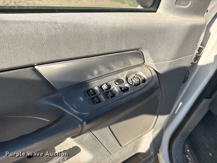 image for item FB7186 2007 Dodge Ram 1500 Ext. Cab pickup truck