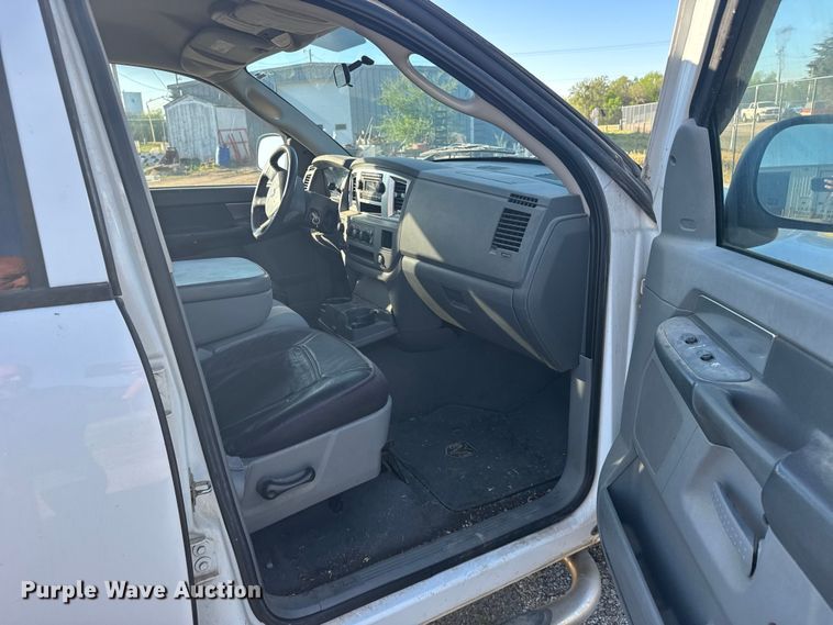 image for item FB7186 2007 Dodge Ram 1500 Ext. Cab pickup truck