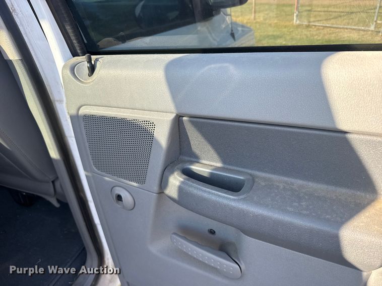 image for item FB7186 2007 Dodge Ram 1500 Ext. Cab pickup truck