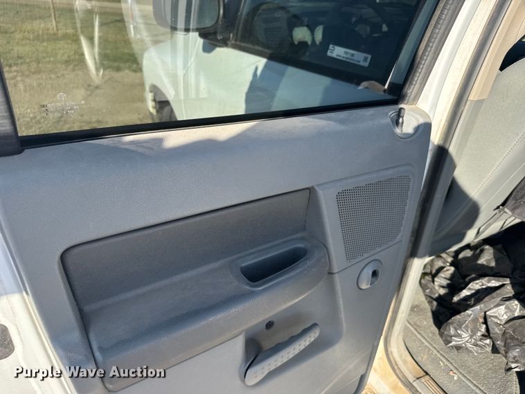 image for item FB7186 2007 Dodge Ram 1500 Ext. Cab pickup truck