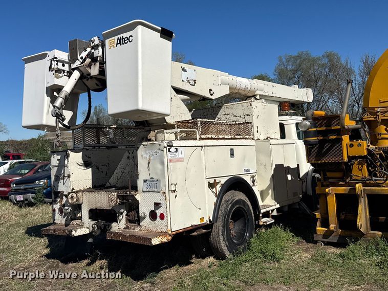 image for item FB7190 1988 Ford C8000 bucket truck