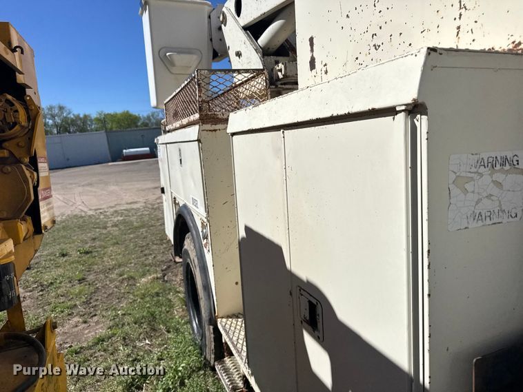 image for item FB7190 1988 Ford C8000 bucket truck