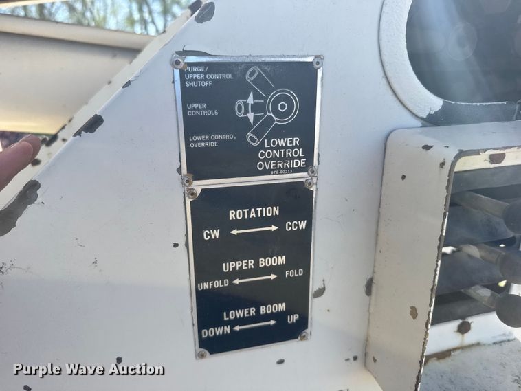 image for item FB7190 1988 Ford C8000 bucket truck