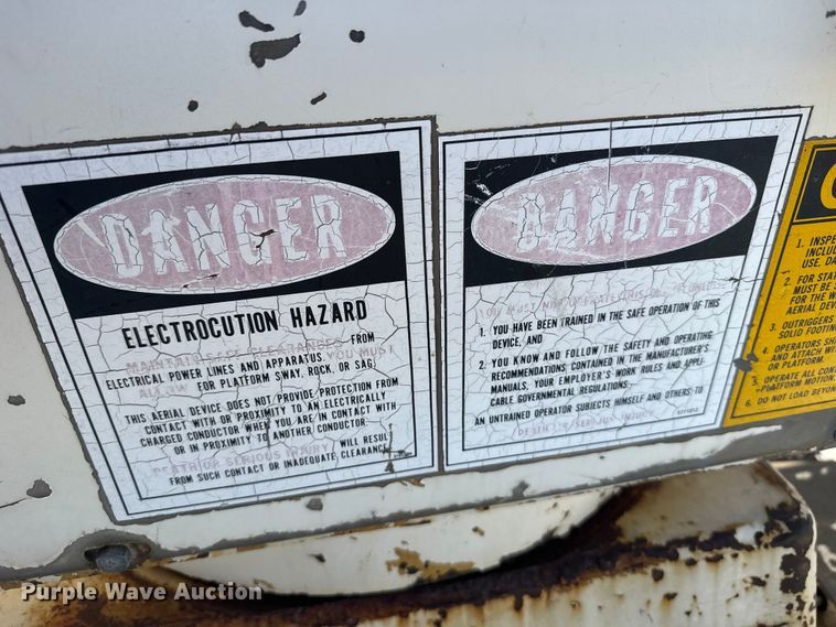 image for item FB7190 1988 Ford C8000 bucket truck