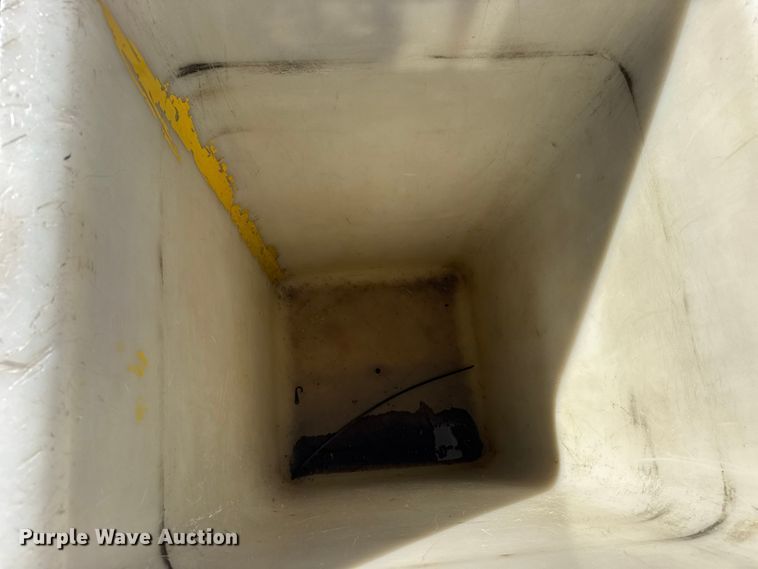 image for item FB7190 1988 Ford C8000 bucket truck