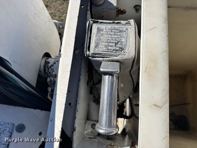 image for item FB7190 1988 Ford C8000 bucket truck