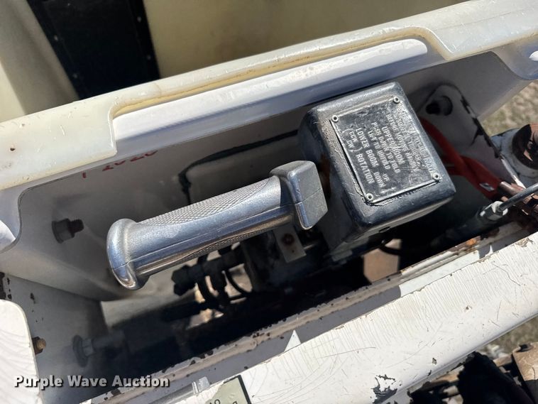 image for item FB7190 1988 Ford C8000 bucket truck