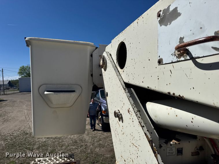 image for item FB7190 1988 Ford C8000 bucket truck