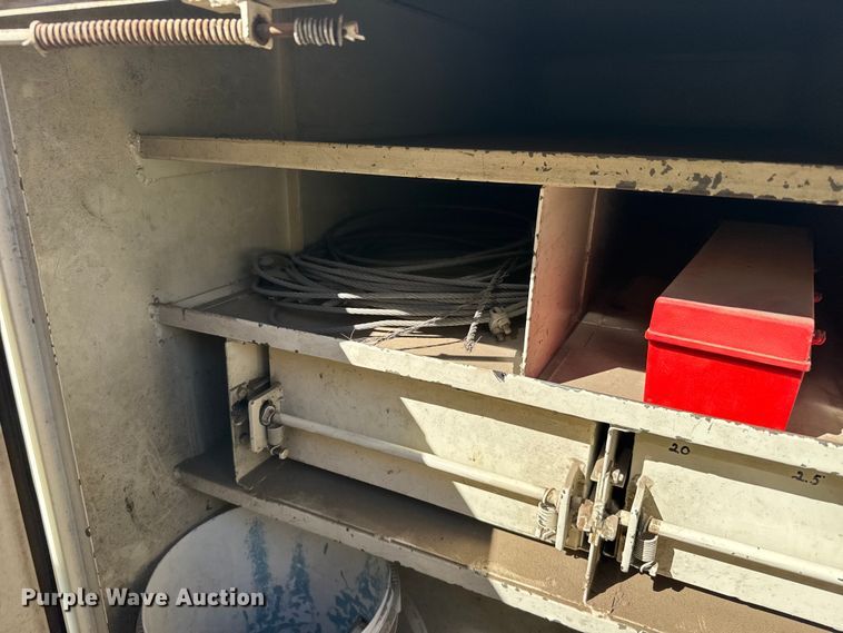 image for item FB7190 1988 Ford C8000 bucket truck