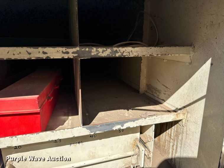 image for item FB7190 1988 Ford C8000 bucket truck