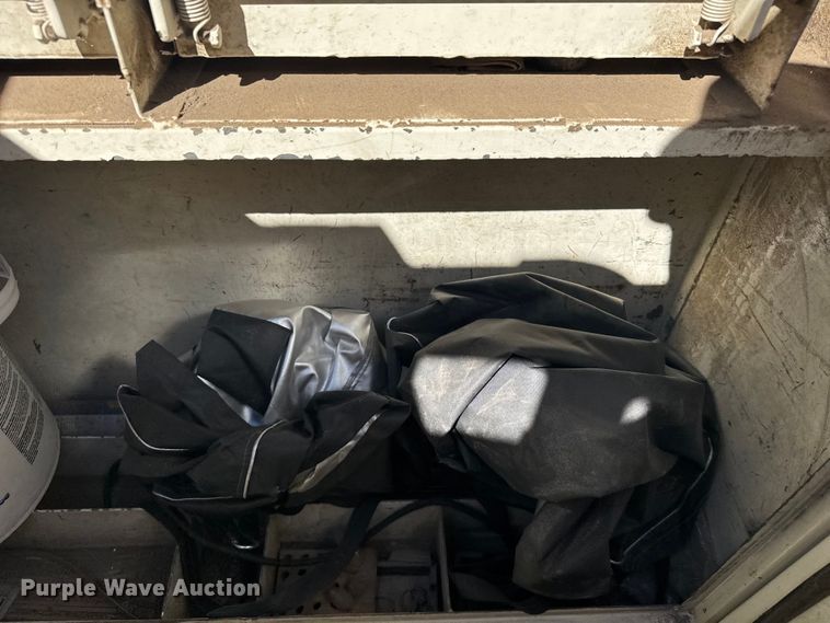 image for item FB7190 1988 Ford C8000 bucket truck