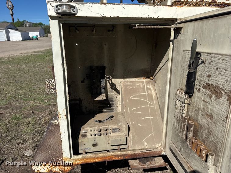 image for item FB7190 1988 Ford C8000 bucket truck