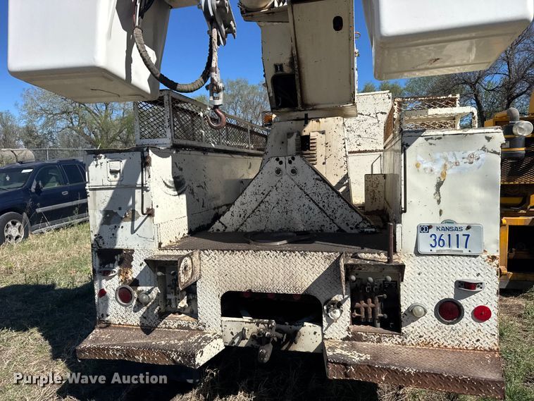 image for item FB7190 1988 Ford C8000 bucket truck