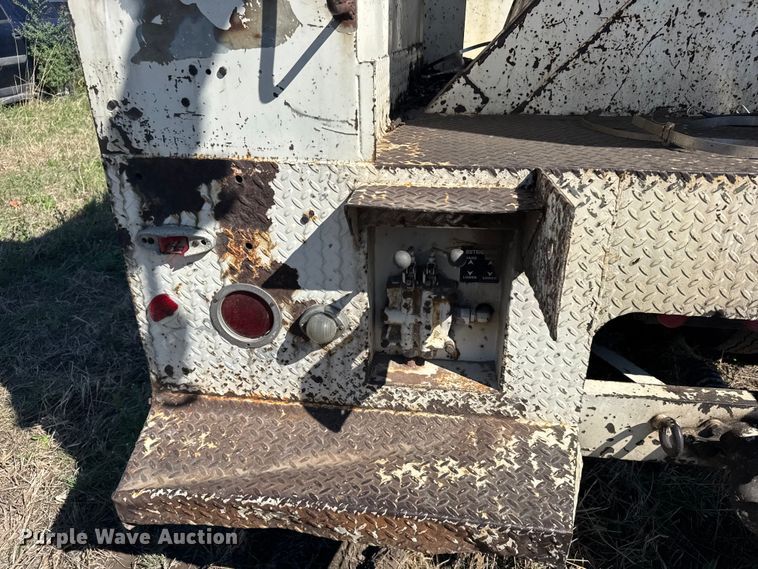 image for item FB7190 1988 Ford C8000 bucket truck