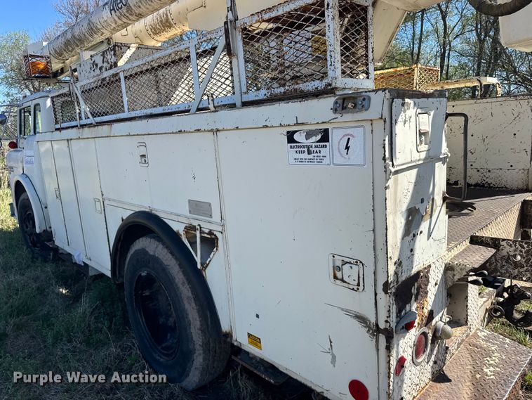 image for item FB7190 1988 Ford C8000 bucket truck