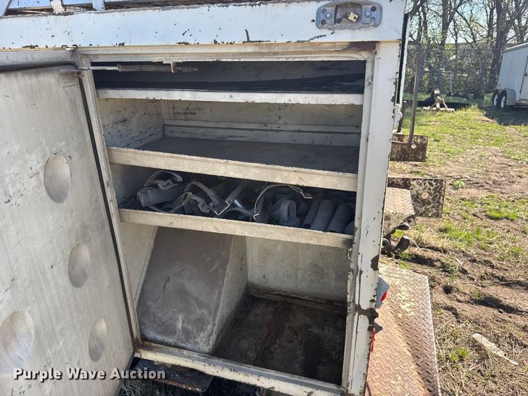 image for item FB7190 1988 Ford C8000 bucket truck