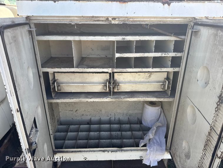 image for item FB7190 1988 Ford C8000 bucket truck